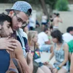 Un fattore chiave aumenta il rischio di suicidio degli adolescenti LGBT