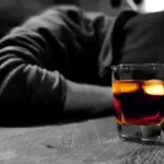 I forti bevitori si mettono a rischio di demenza