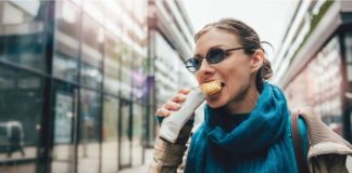Un terzo degli adulti del Regno Unito "sottovaluta l'apporto calorico"